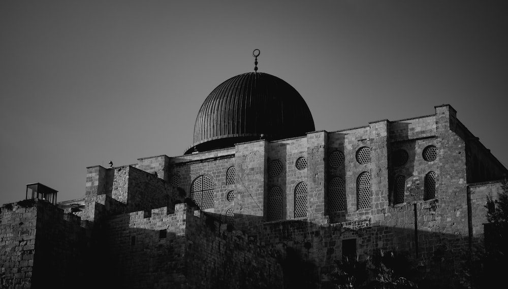 Isra’, Baitul Maqdis, dan Shalat Subuh: Arsitektur Pembebasan dalam Surah Al-Isra’